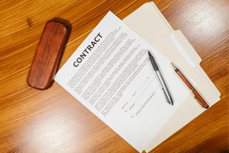 7 Legal Pitfalls to Avoid Before Signing a Franchise Agreement